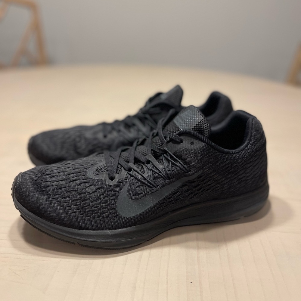 Nike Mens Air Zoom Winflo 5 size 11.5